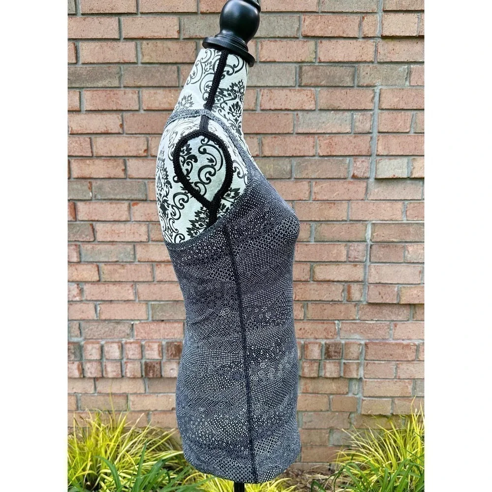 EUC Lululemon Cool Racerback Tank Top Black White Floral Print Size 2-4?